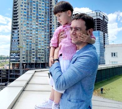 На роботу з татом: 5-річний Омелян із джедайським мечем погрався у міністерстві