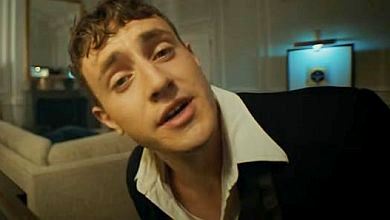 Зірка серіалу Нормальні люди напився в зюзю в кліпі The Rolling Stones. ВІДЕО