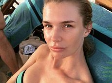 Григор'єва в Еміратах похвалилася обіймами чоловіка та оголеним тілом