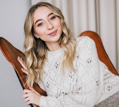 Дружина Павліка заговорила про повернення до України, але в Київ поки не збирається