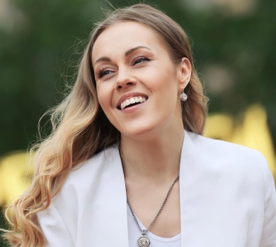 Alyosha фотографією з дітьми оголосила про повернення до України