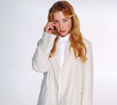 Прес, розтяжка і смішна гримаска: Кароль в оверсайзі знялася для глянцю. ФОТО