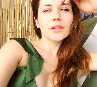 Фільтри не потрібні: зірка серіалу Кріпосна в Єгипті показала струнку фігурку в купальнику