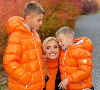 Федишин разом із синами заспівала гімн України. ВІДЕО