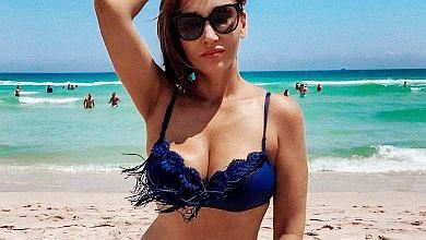 Чехова у Маямі з другом наробила фото в купальнику