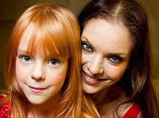 Окунська з дітьми просить політичного притулку у Франції