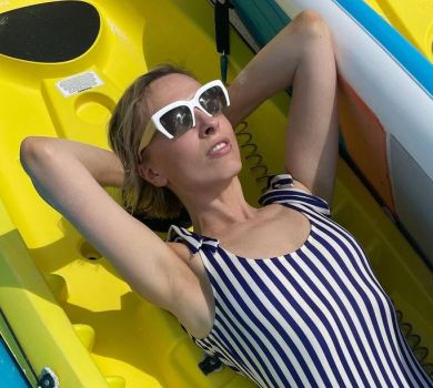 Фролова в купальнику показала, як ламає стереотипи на Занзібарі