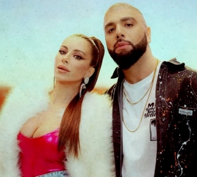 Лорак у латексі, джинсі та з пікантними розрізами повигиналася в руках російського репера. ВІДЕО