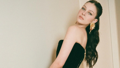 Невістка Бекхемів показалася в ніжних обіймах загадкового чоловіка. ФОТО