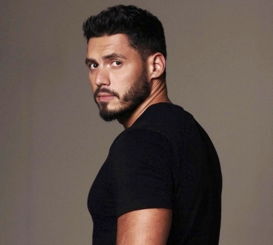 На другий день війни я вже стояв із автоматом: Добринін відповів на хейт через тимчасовий від'їзд на захід країни