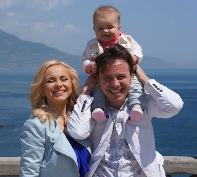 Скоро знову будемо разом: Ребрик написала листа Криму та показала сімейне фото у Ластівчиному гнізді