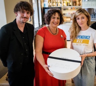 Багінський створив патріотичний капелюх для Єлизавети ІІ