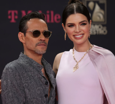 23-річна дружина екса Лопес вперше після оголошення про вагітність засвітила животик на публіці