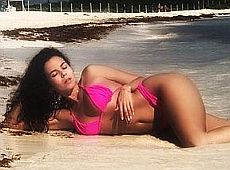 Попа і піраміди: Каменських у Мексиці спокушає тілом і знайомиться з майя 