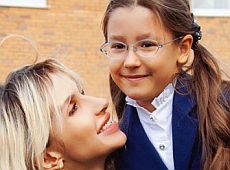 Дочка Лободи повеселилася з тиранозавром на ювілеї дітей Пугачової 