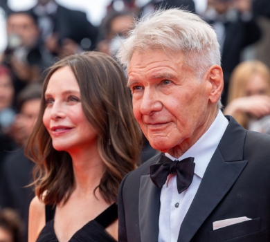 Харрісон Форд за ручку з ошатною дружиною з'явився на своїй прем'єрі в Каннах