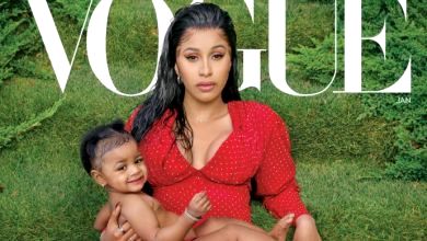 Cardi B в ошатних сукнях та з донечкою на руках попозувала для Vogue