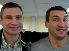 Клички-поліглоти привітали усіх зі святами. ВІДЕО