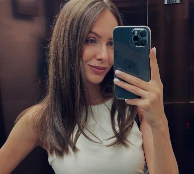 Дружина Остапчука в обтислому луці похвалилася фігурою без спорту. ФОТО