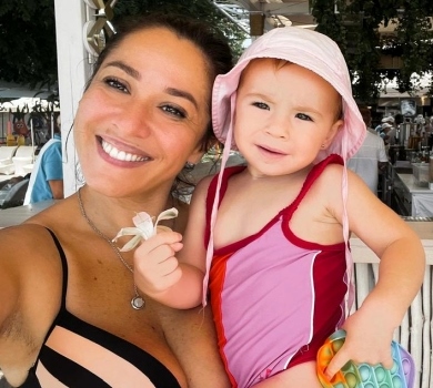 Наталка Карпа в Єгипті показала кумедну доню та себе в купальнику. ФОТО