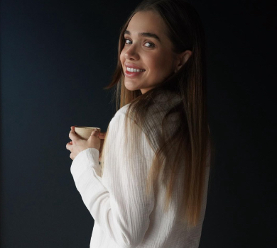 Саша Бо з декольте до пупа показалася в обіймах чоловіка. ФОТО