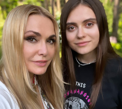 Сумська похвалилася дочкою-актрисою та привітала чоловіка з 60-річчям. ФОТО