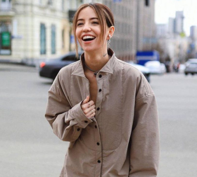 Дорофєєва заспівала у підземці і показала ранкове селфі без мейкапу