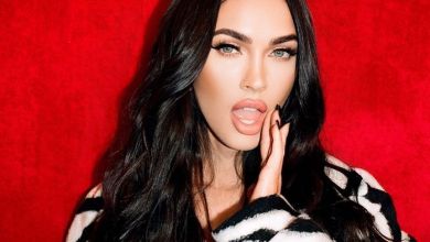 Королева оголених луків: Фокс випнула груди і пооблизувалася на камеру