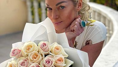 Волочкова на плечі у таємничого бойфренда розчепірила ноги у шпагаті. ФОТО