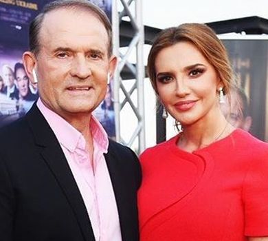 Марченко в червоному міні та Медведчук у навушниках презентували фільм на Сицилії 