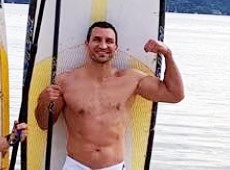 Як Кличко весло зламав та у воду з дошки гепнувся. ВІДЕО 