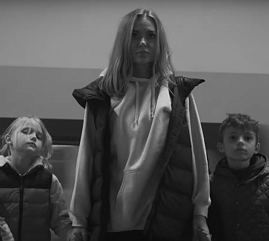 Додому: Камінська зняла сина і доньку в щемливому кліпі