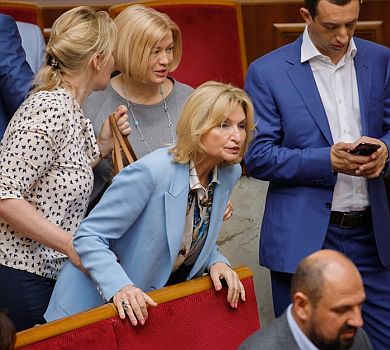 Модна Рада: Луценко у дорогих прикрасах, пудрова Тимошенко і коліна Богомолець