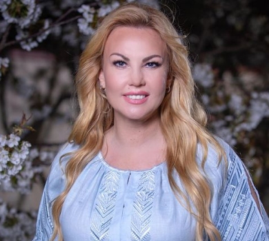 Камалія зворушила ВІДЕО зустрічі доньок із бабусею