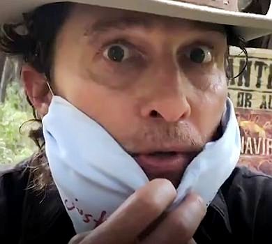 Ковбой МакКонахі проти коронавірусу: актор зняв Instagram-вестерн. ВІДЕО