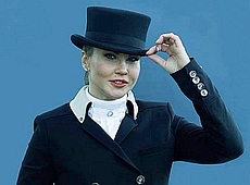 Наїзниця Камалія похвалилася золотою медаллю. ВІДЕО