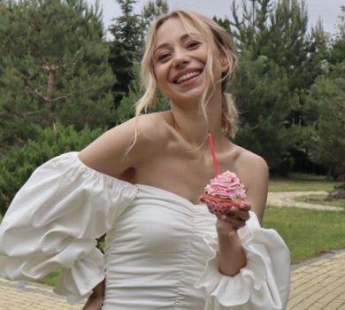 Рожевий торт, сукня за $70 та ізраїльські родичі: як дружина Павліка 29-річчя святкувала