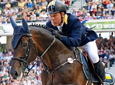 Онищенко злетів з коня та опинився в гіпсі