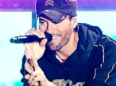 Як Іглесіас у Києві за Україну чарку піднімав та фанатку цілував. ФОТО. ВІДЕО 