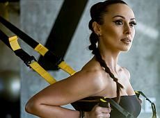 Діджейка Нана потягала штангу в сексі-сукні та на підборах. ФОТО  