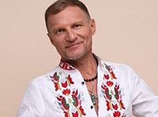 Скрипка з доньками у вишиванках прикрасив різдвяну обкладинку 