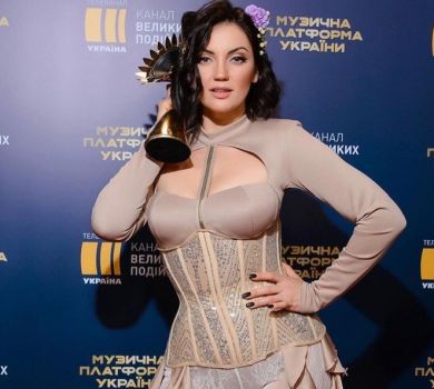 Одна гарячіша зі іншу: Трінчер, Цибульська і Джамала вигуляли сексі-луки на музпремію