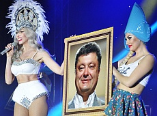 Полякова повезе на Схід портрет Порошенка та губорояль. ФОТО