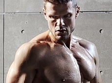 Зять Сумської показав голе татуйоване тіло. ФОТО