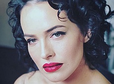 Астаф’єва на колінах заінтригувала мережу голими сідницями 