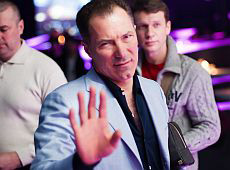 Рудьковський уникає фотографів, але тусити не кидає