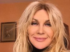 Ударниця Повалій засвітила свій портрет в інтер’єрі