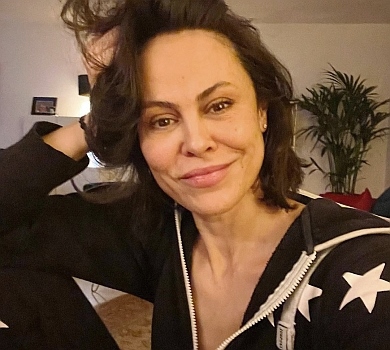 Дружина Кличка в йога-позі оголила ноги і занурилася в тишу