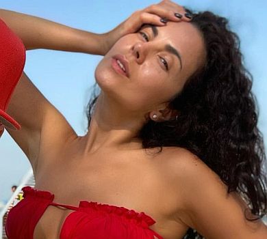 Каменських у червоному бікіні закликала прийняти своє тіло 