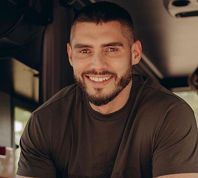 Лев у шоці: Добринін показав реакцію 2-річного сина на зміну його іміджу. ФОТО 